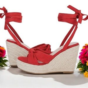🆕Chic Red and Cream Wedge Sandals with Ankle Wrap